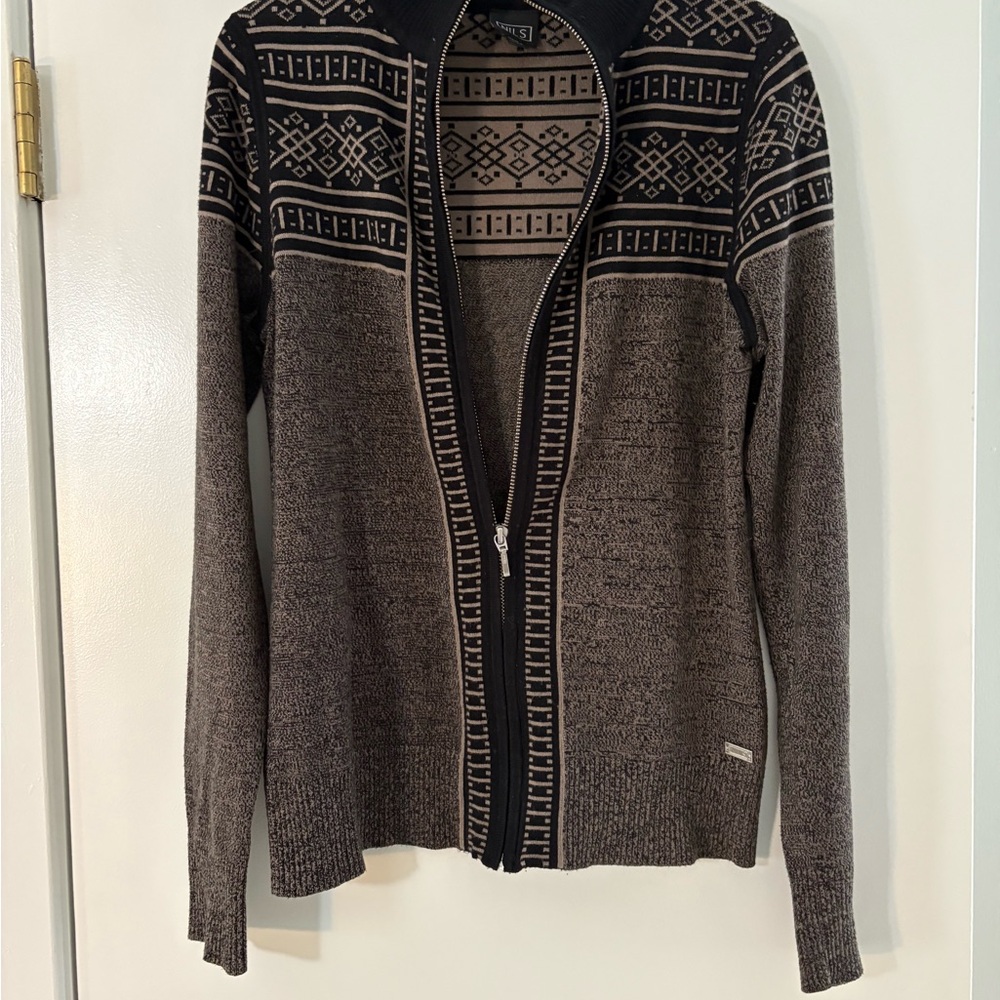 Black and Tan Patterned Zip-Up Sweater by Nils. All women’s skiwear line